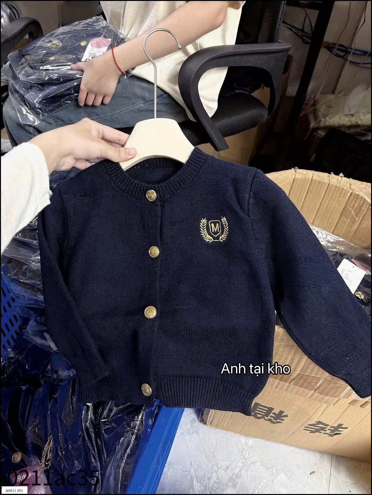 ÁO CDG LEN THÊU CHỮ M Giá sỉ 140k