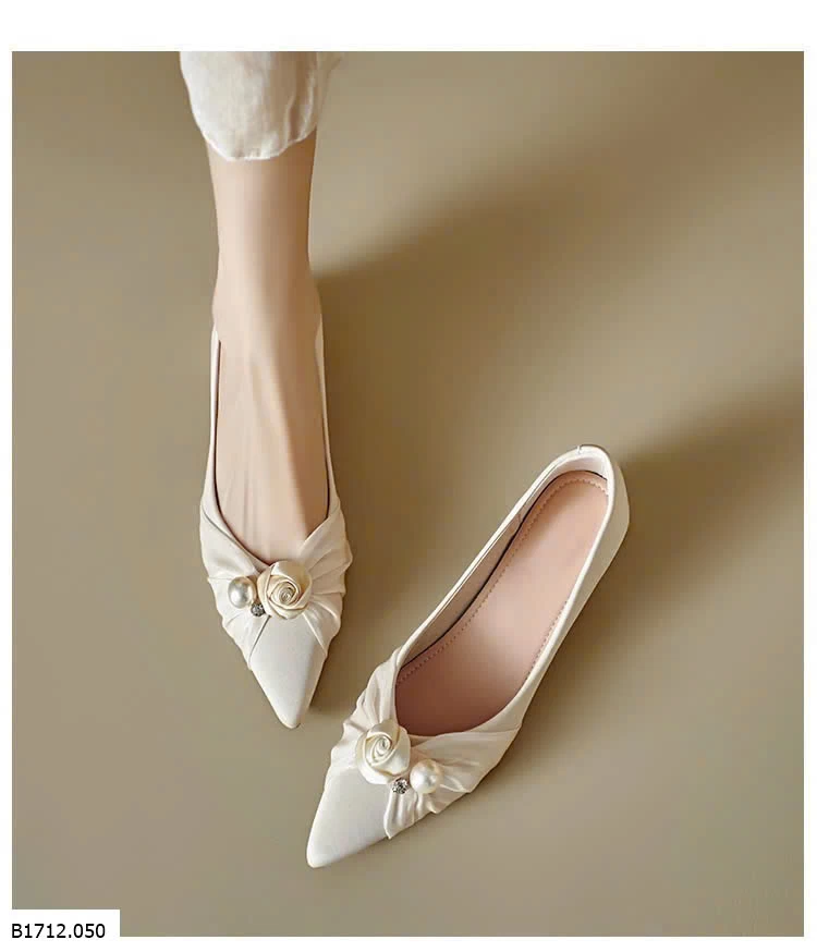 GIÀY ĐẾ BỆT MŨI NHỌN GẮN HOA NỮ  Giá sỉ 195k