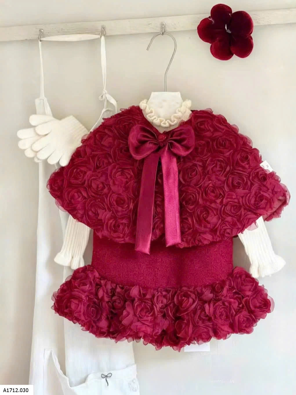 SET VÁY ĐỎ HOA HỒNG 3D  Giá sỉ choàng 227k  váy sát nách 268k  áo len 185k 