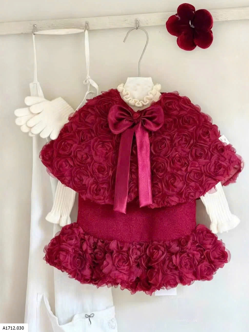 SET VÁY ĐỎ HOA HỒNG 3D  Giá sỉ choàng 227k  váy sát nách 268k  áo len 185k 