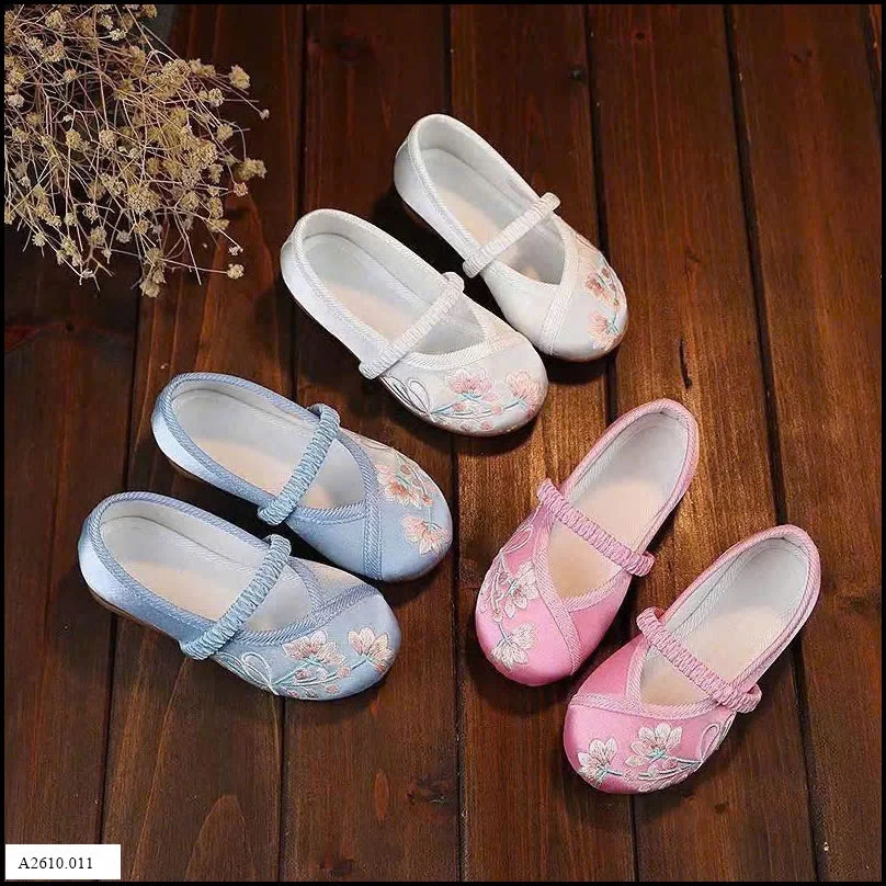 Giày búp bê thêu cổ trang cho bé     Giá sỉ 85k