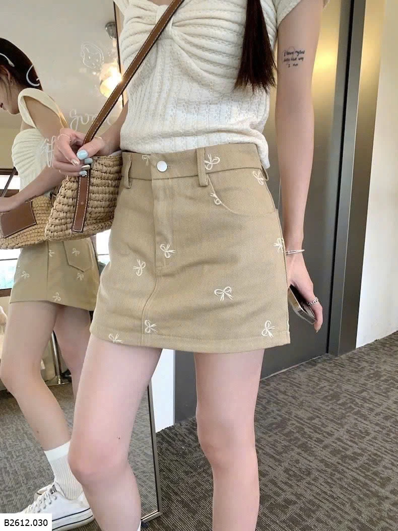 CHÂN VÁY KAKI CHỮ A THÊU NƠ   Giá sỉ 179k