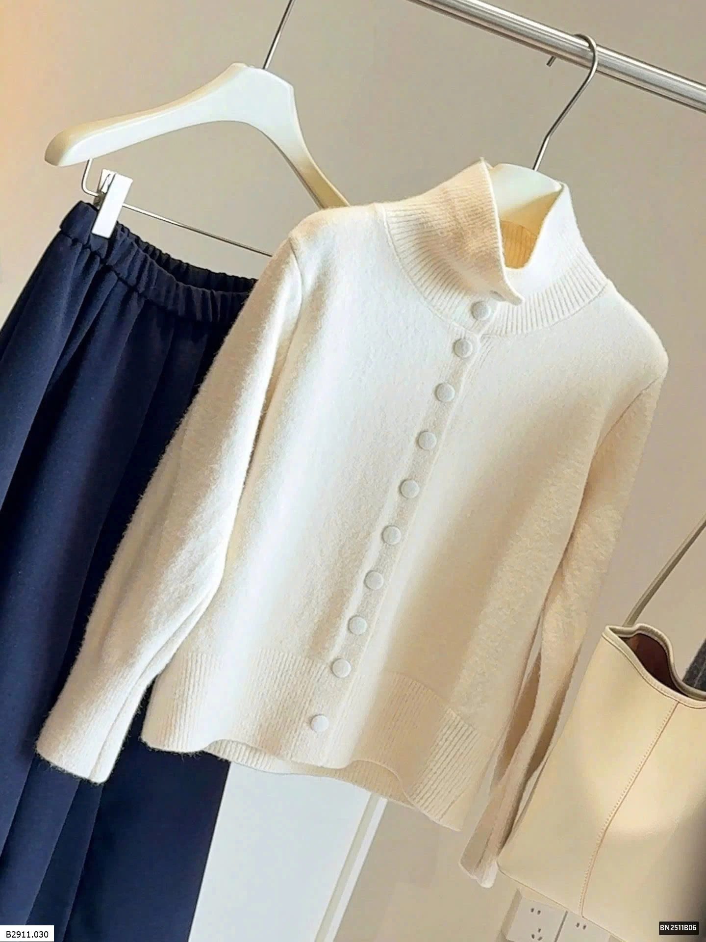 ÁO LEN NHIỀU CÚC CAO CỔ  ANNA  Giá sỉ 210k