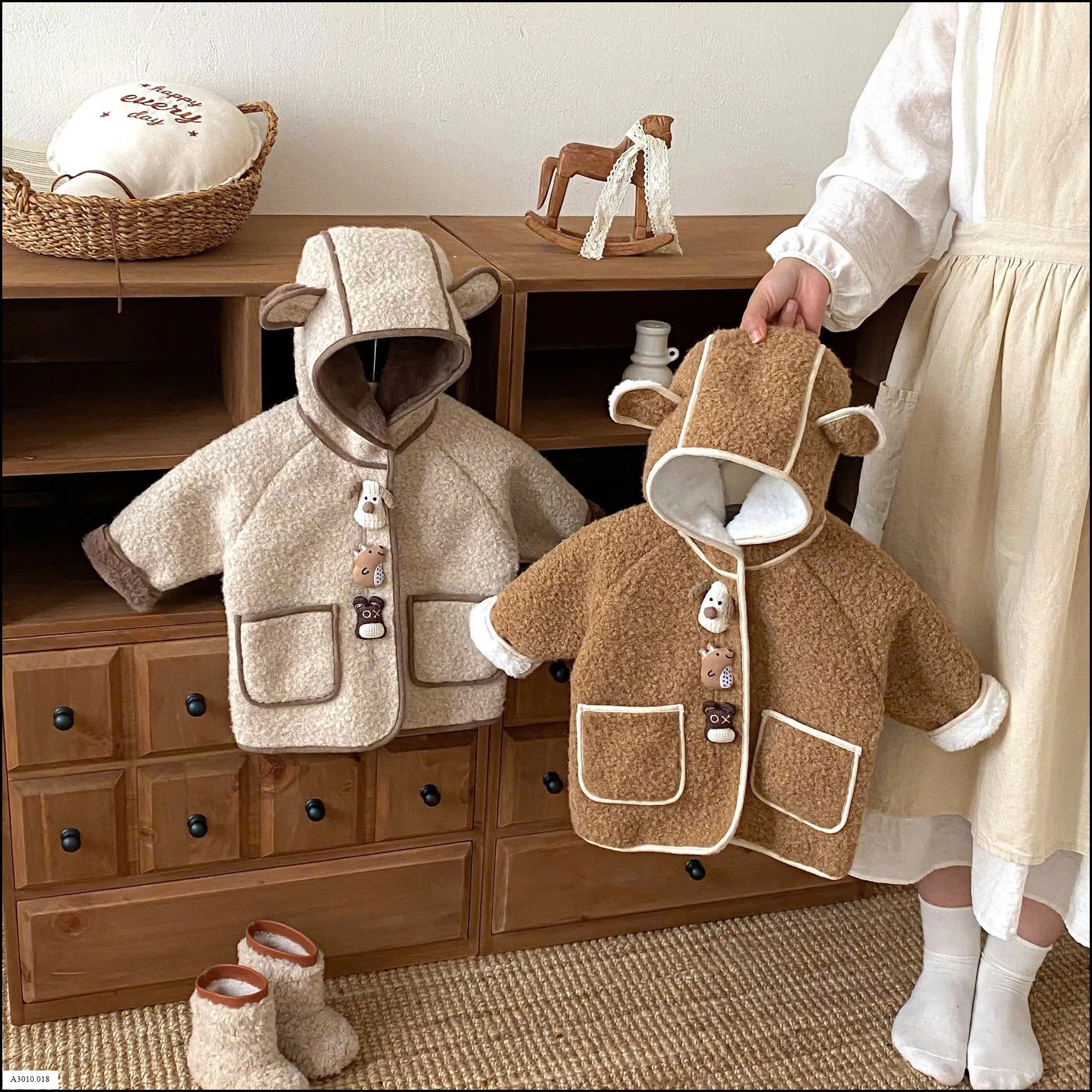 ÁO KHOÁC CÓ MŨ TAI GẤU   Giá sỉ 237k