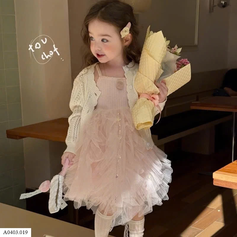 SET VÁY 2 DÂY + ÁO CARDIGAN BG HÃNG NINGLI    Giá sỉ như sau: áo: 121k  váy: 157k  cả set: 270k 