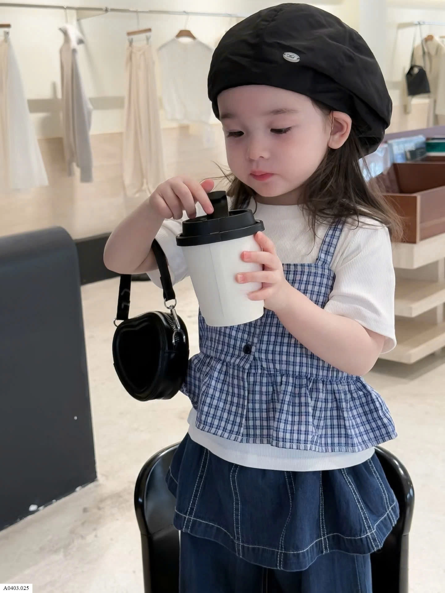 Set 3 chi tiết bé gái   Giá sỉ như sau: áo trắng : 97k áo caro : 119k quần : 178k