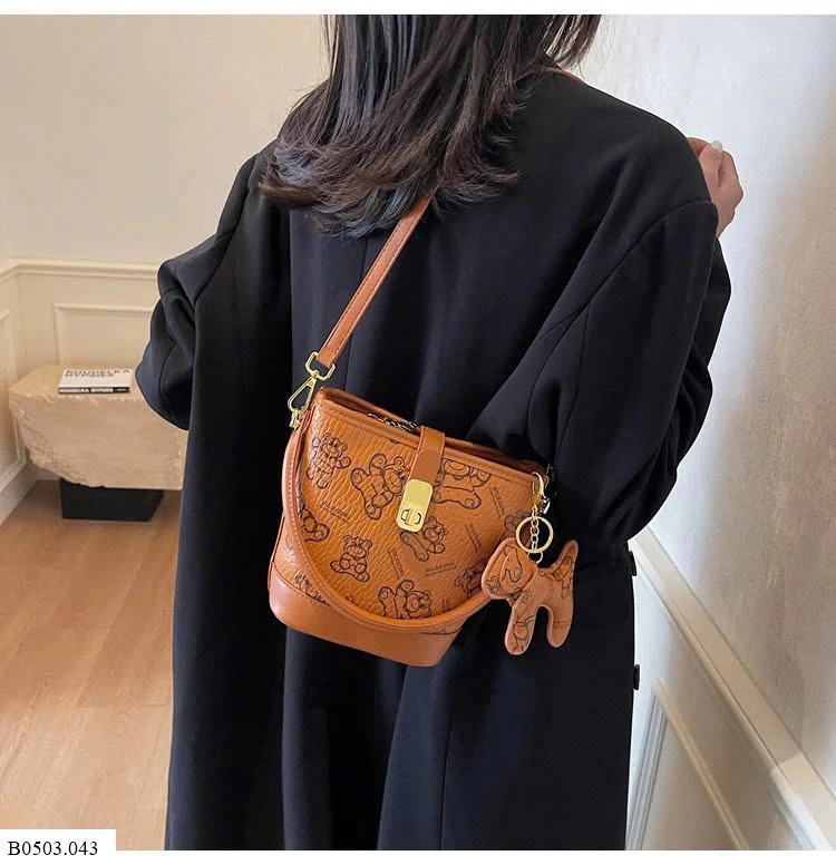 TÚI XÁCH GẤU KÈM MÓC CHO NỮ  Sỉ 159k