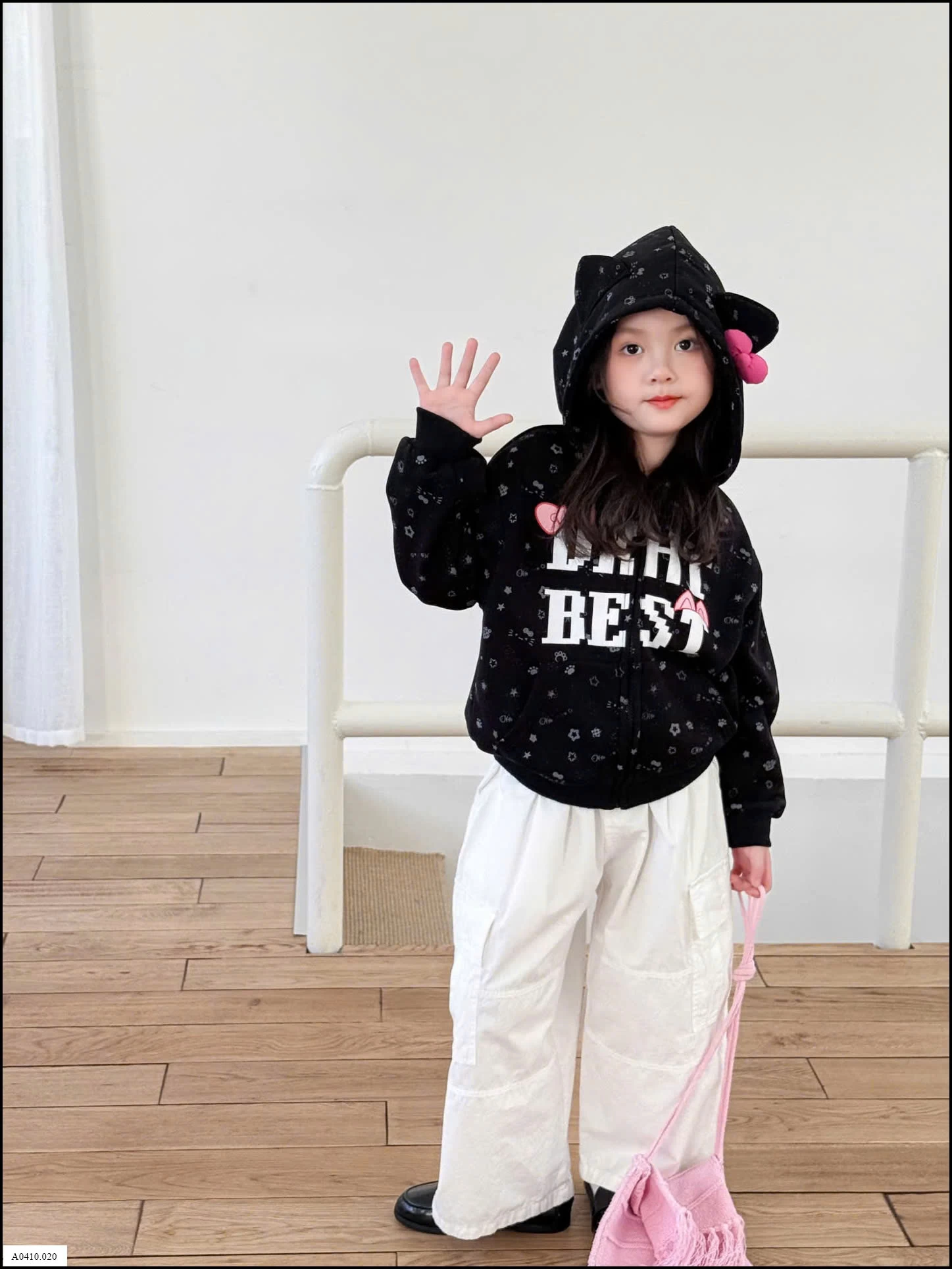 ÁO KHOÁC HOODIE MIX QUẦN SUÔNG TRẮNG Giá sỉ áo khoác: 200k quần: 219k 