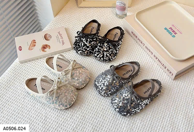 GIÀY SỤC NƠ BLING Sỉ giá  sz 23-28: 115k  sz 29-34: 125k 